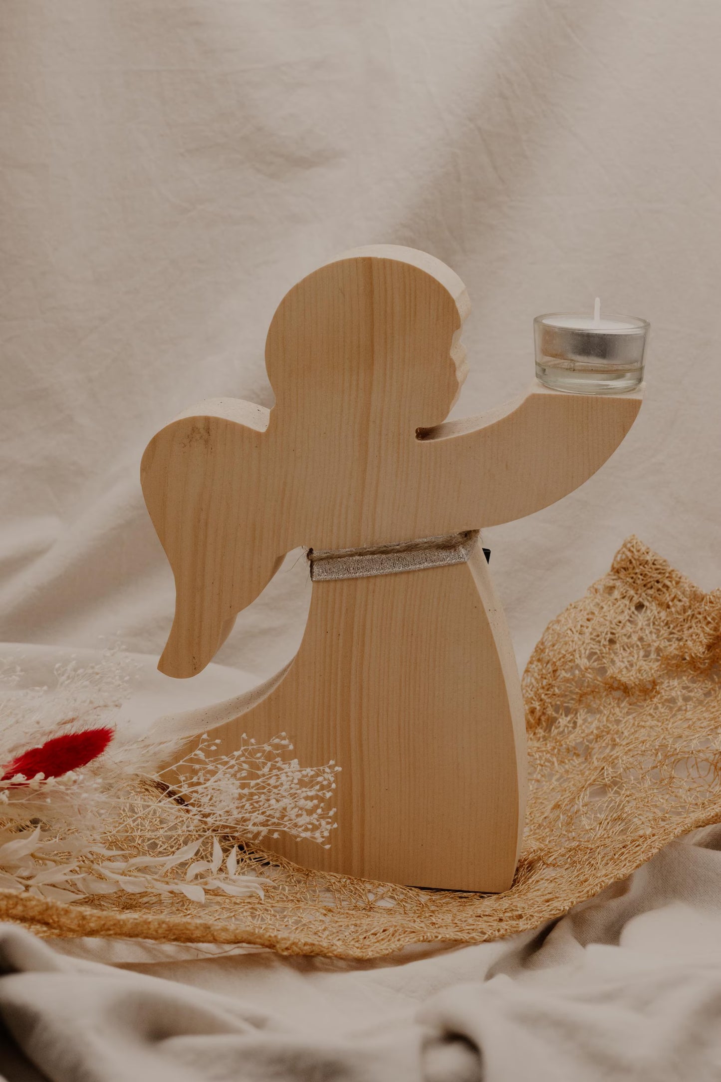 Weihnachtsengel aus Zirbenholz