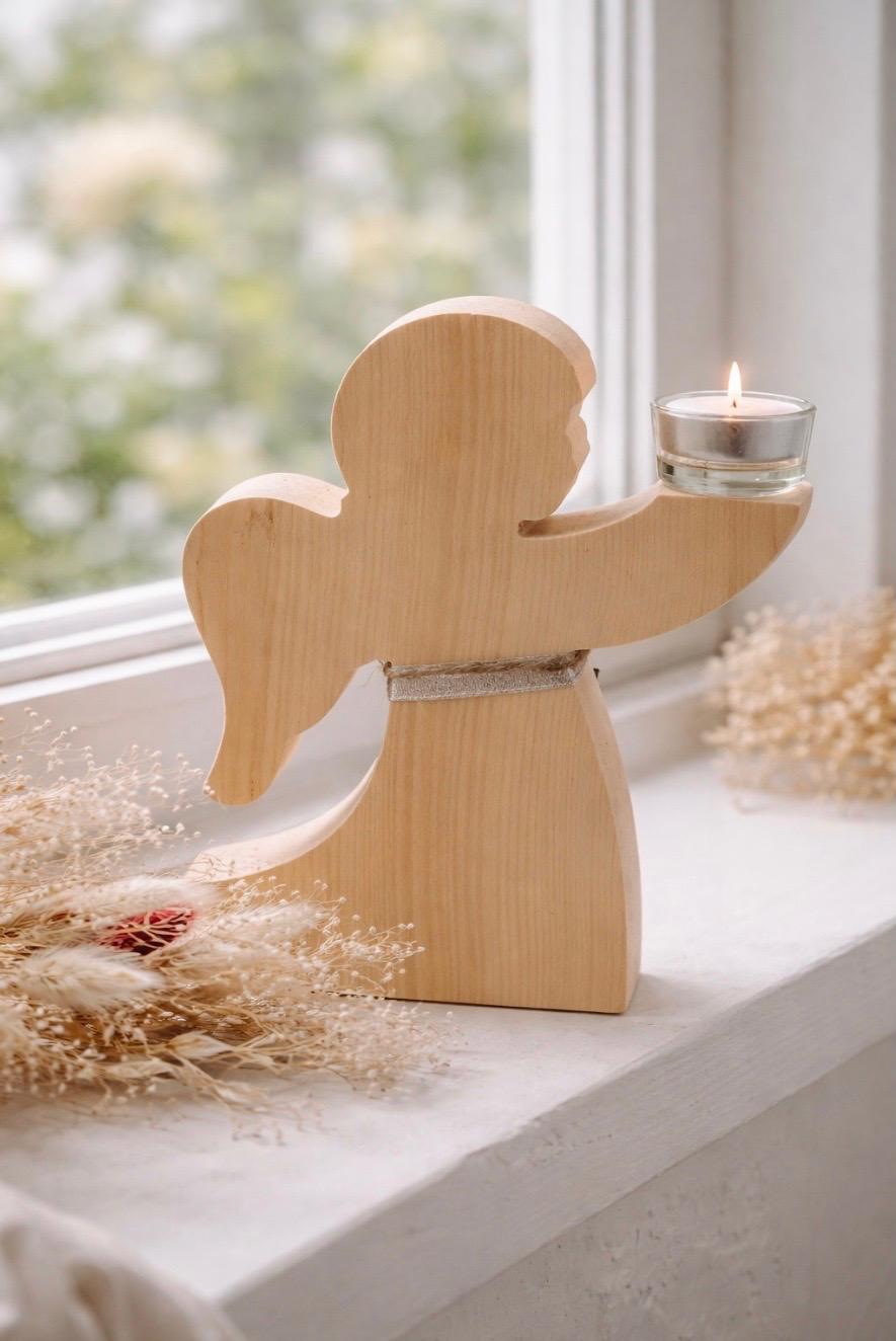 Weihnachtsengel aus Zirbenholz